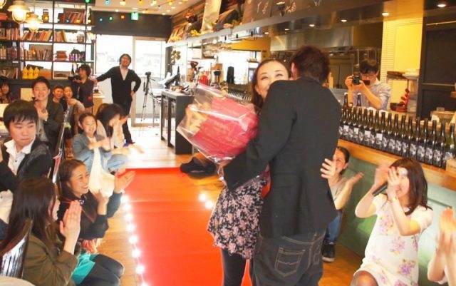 結婚式余興ムービー サプライズ動画 友人余興　プロフィールムービー　生立ち　新郎新婦　感動